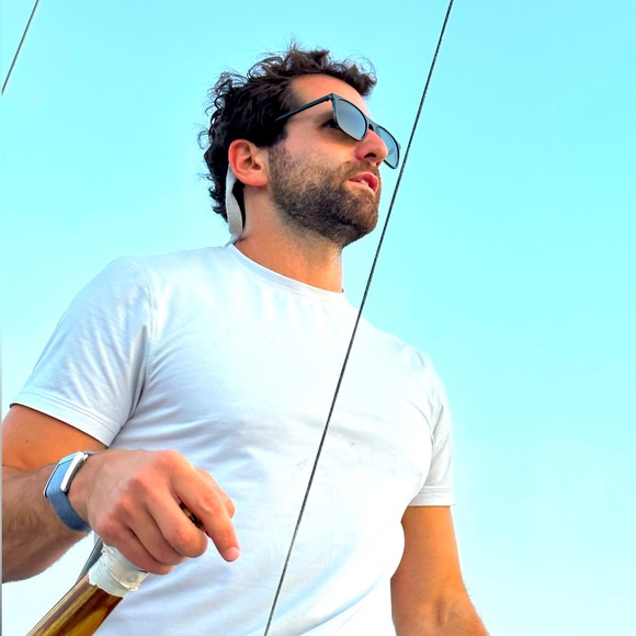 Meet your Posher, Jonathan - Picture 1 of 3